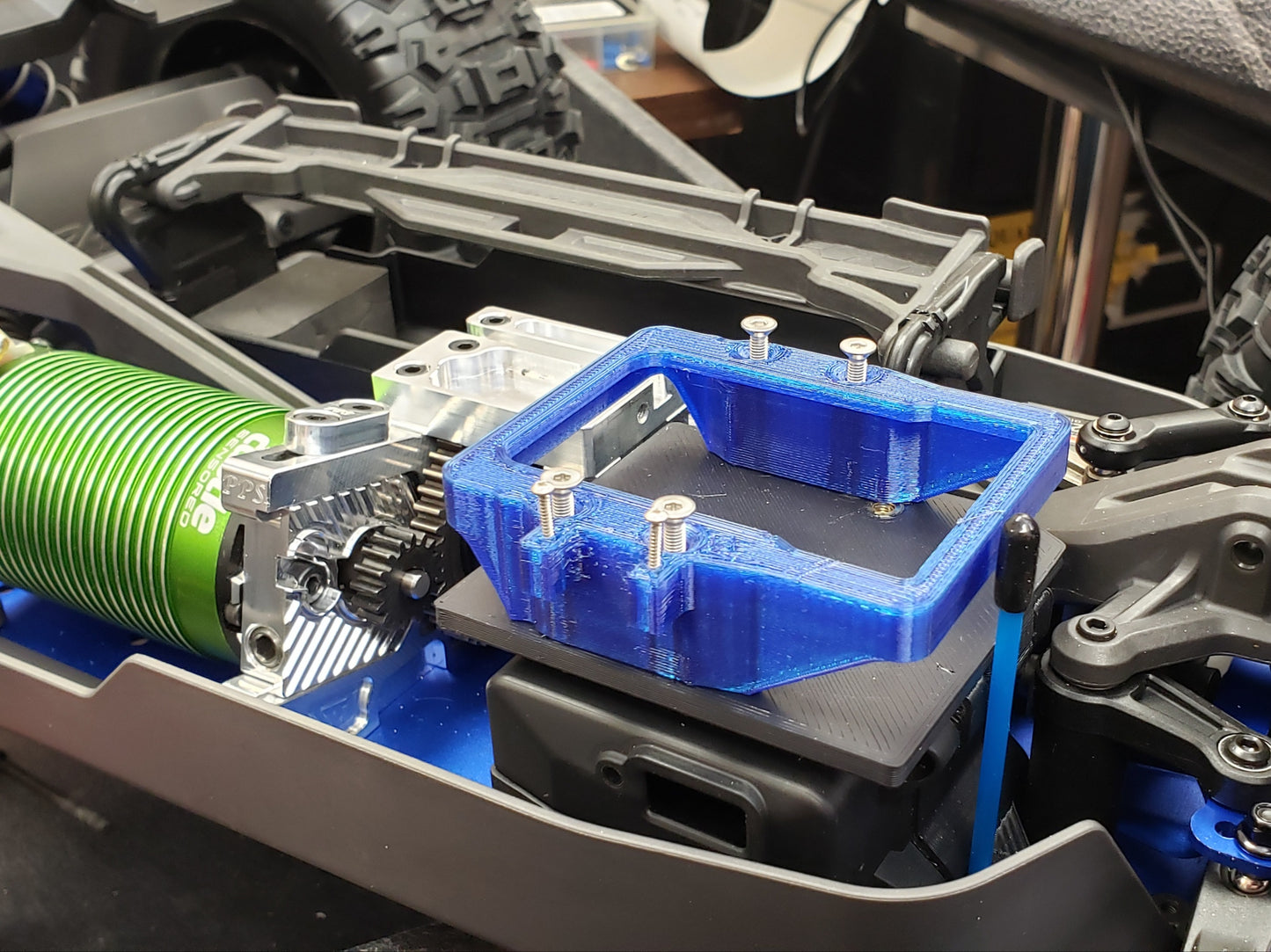 The MMX8s ESC hold down